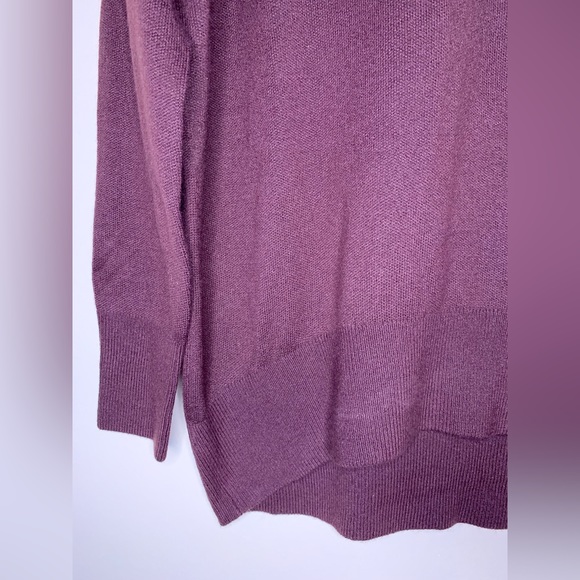 Isaac Mizrahi, size Medium, oversized sweater, NWT, 100% acrylic, plumb color - Picture 3 of 7